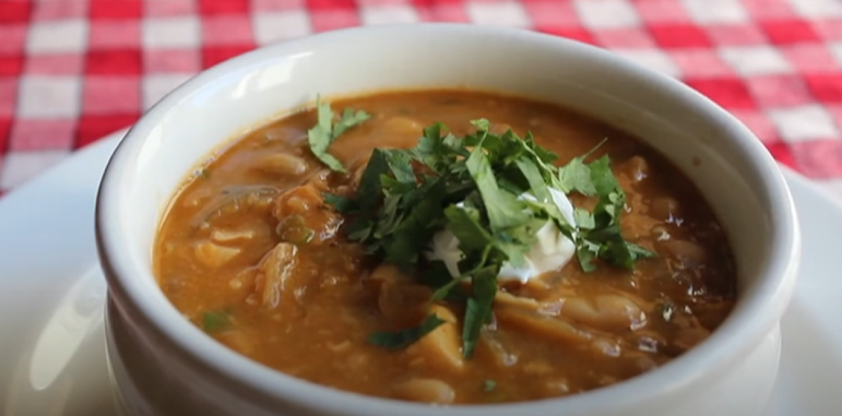 White Bean Chicken Breast Chili - Easy & Healthy Chicken Chili Recipe